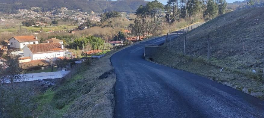 PAVIMENTAÇÃO BETUMINOSA DO CANTINHO DO BARROCO - CARROLA - BURGO